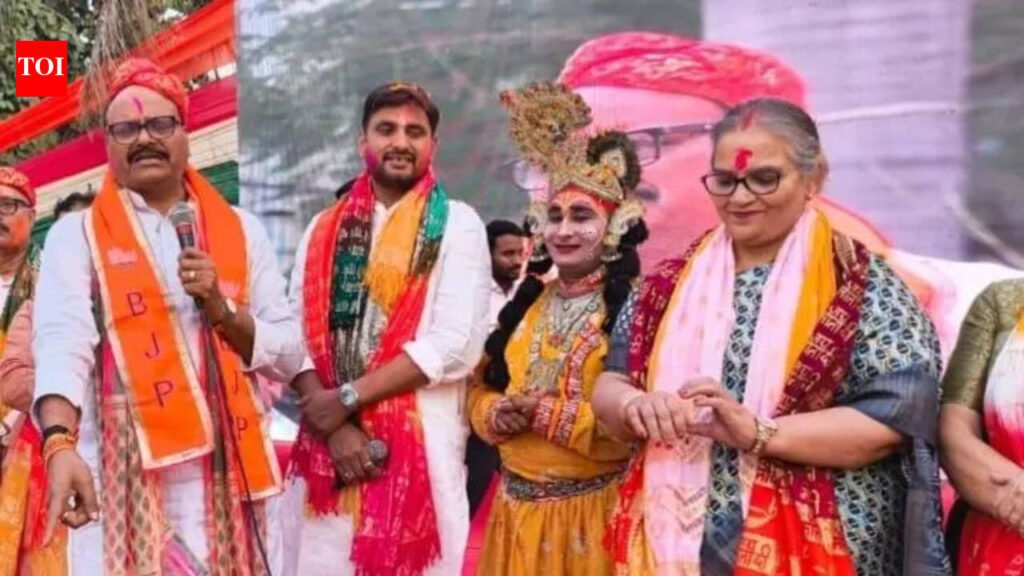 Hues of communal harmony at Holi Milan | Lucknow News