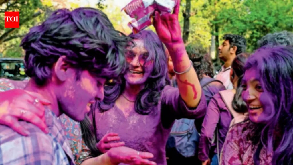 Delhi Temperature: Wishing you a warm Holi! Mercury may hit 34°C in Delhi today, even higher over next 2 days | Delhi News