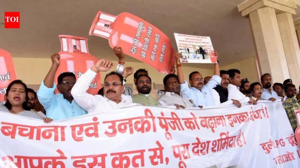 JMM protests over LPG ‘crisis’, price hike | Ranchi News
