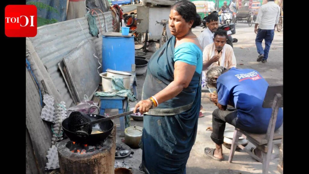 Hostels and eateries switch to coal amid LPG crisis in Patna | Patna News
