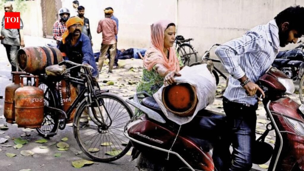 In Old Delhi, anxiety rising as LPG cylinder queues grow, cops out at gas agencies | Delhi News