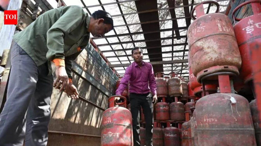 LPG helpline fails first test as calls go unanswered | Patna News