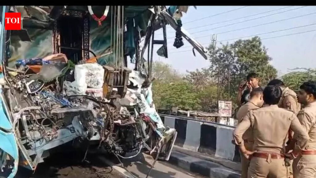 2 killed, 56 hurt as bus from Nashik crashes | Kanpur News