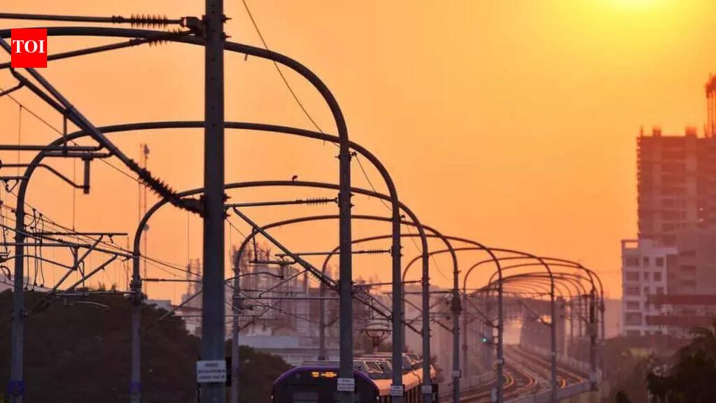 Maha Metro, PMC inspect Vanaz-Chandni Chowk stretch ahead of Metro line extension | Pune News