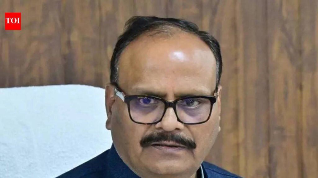 ‘Pandit’ option in S-I exam question on ‘opportunist’ synonym triggers row | Lucknow News