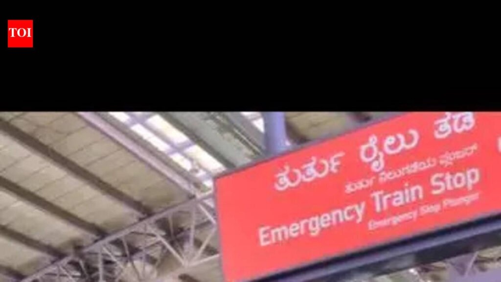 Signal failure halts trains, resultsin crowding on Bengaluru Metro platform | Bengaluru News