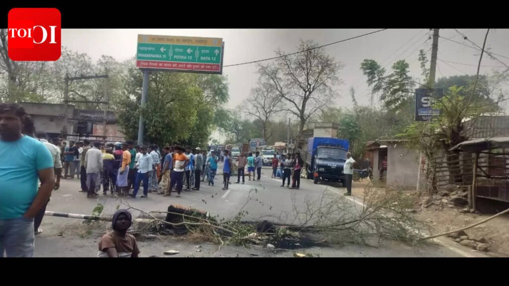Two teenagers killed in truck accident; Villagers block road for compensation and speed breaker demands | Ranchi News