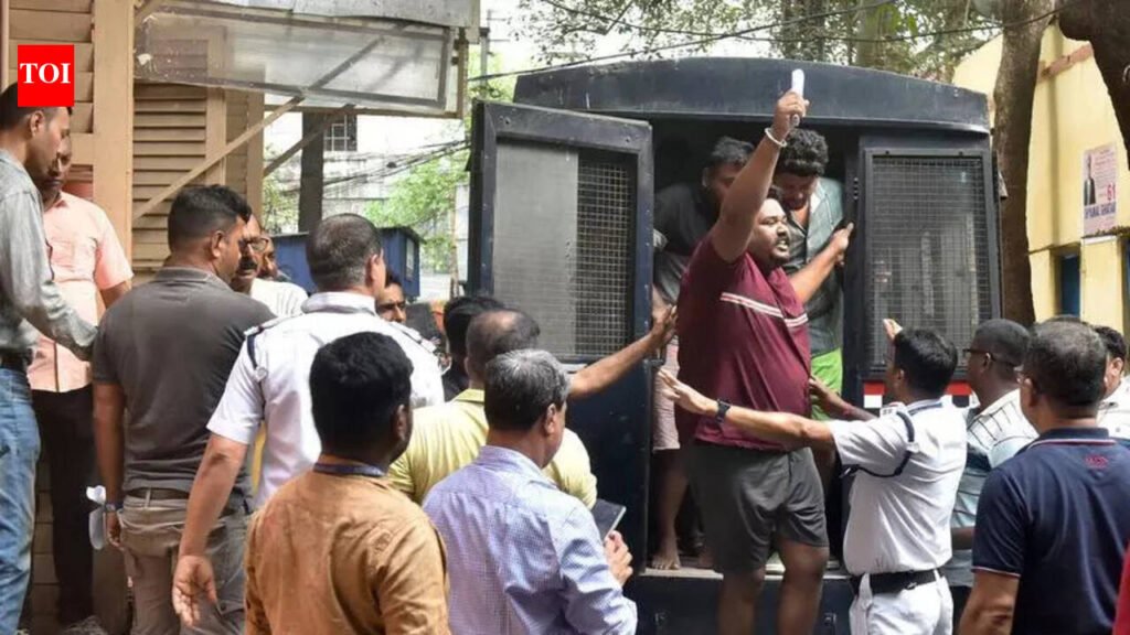 5 more in police net for throwing stones at Shashi Panja’s house | Kolkata News