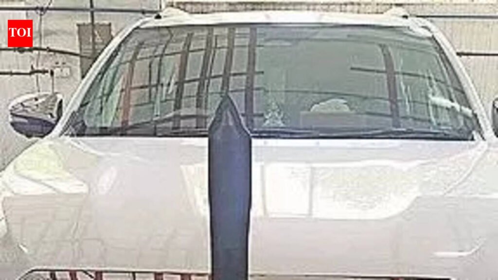 Mayor, dy, sr neta’s cars lose beacons as oppn sees red | Mumbai News