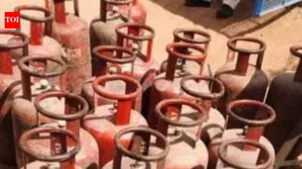 Illegal gas refilling racket busted in Fatehgarh raid | Kanpur News
