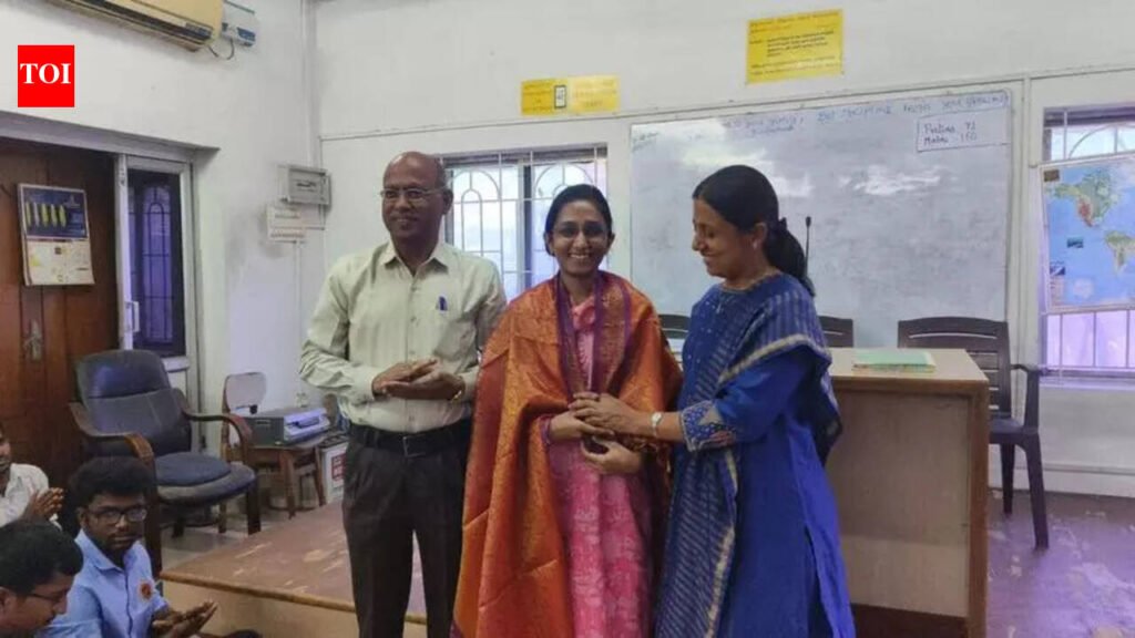 Coimbatore student who cleared UPSC after training at free coaching centre, felicitated | Coimbatore News