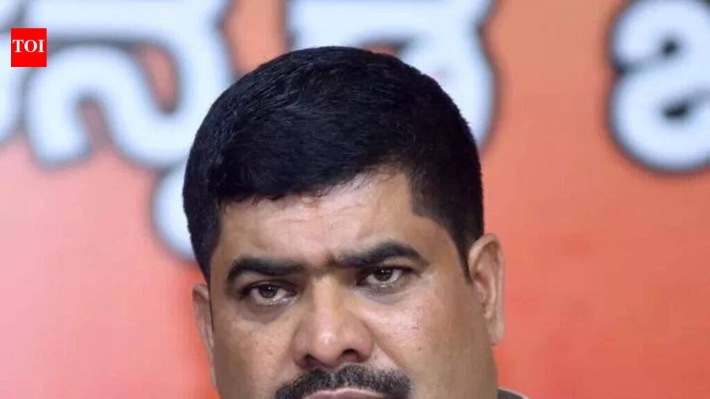 MLA criticises govt over traffic umbrellas on footpaths | Mangaluru News