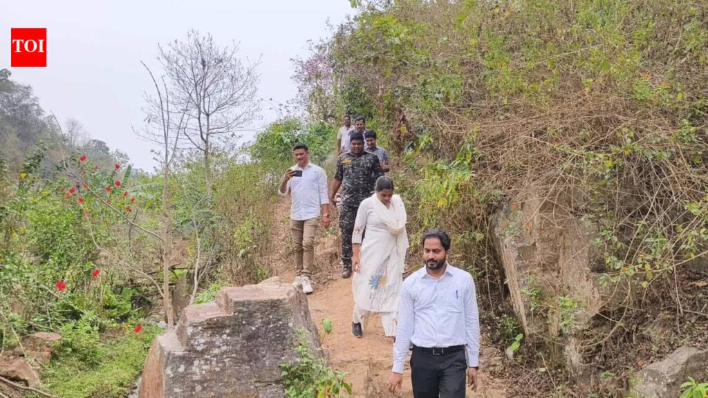 Rayagada collector treks 7km to check on remote villages | Bhubaneswar News