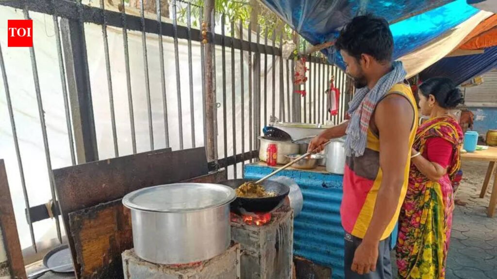 Office para lunch menu bears the brunt: Prices go up, food stalls down shutters | Kolkata News