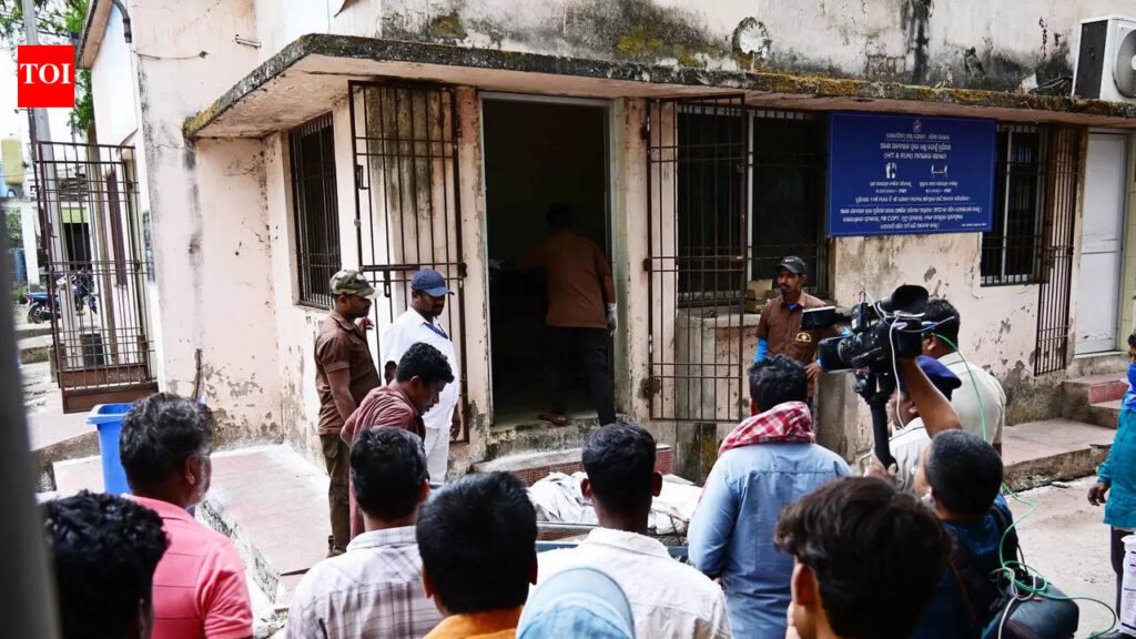 Kin in shock search for bodies in mortuary | Bhubaneswar News