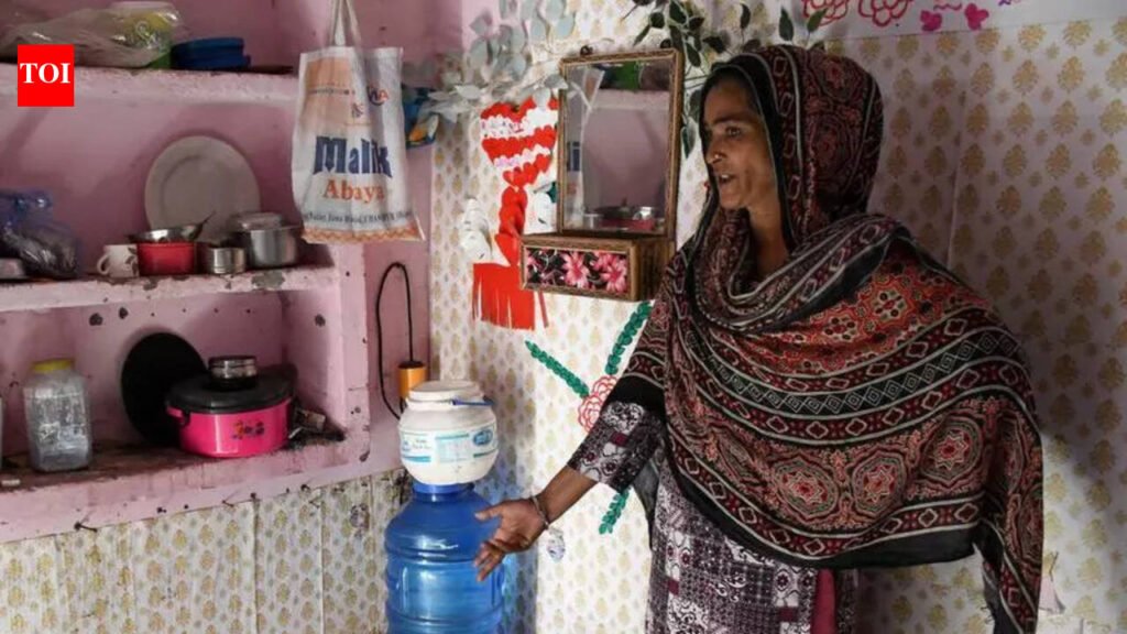 Quiet return to ‘chulhas’ in these SE Delhi settlements | Delhi News