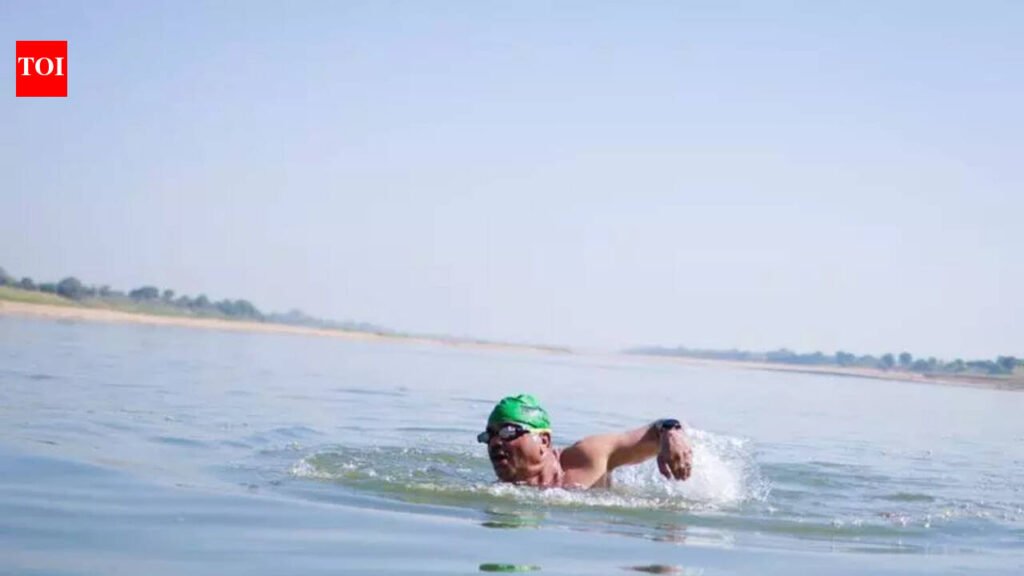 Senior athlete swims 25km in Narmada to promote fitness | Nagpur News