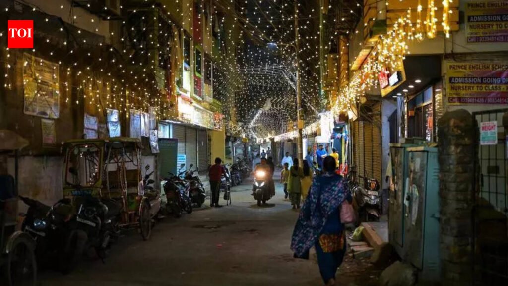 Man robs beggars, hits youth, stabs another when stopped | Kolkata News