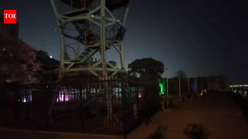 Poor illumination at Mumbai’s Mahim beach is putting public safety at risk’ | Mumbai News