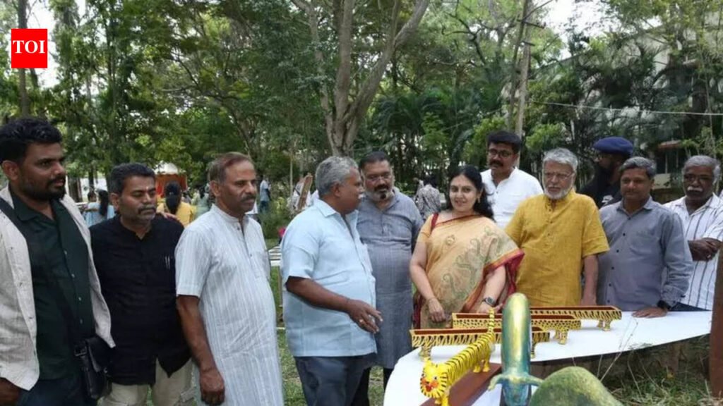 Art lovers witness creativity in action in Mysuru | Mysuru News