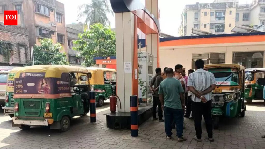 Sunday pain: 60%-70% autos go off road, commuters stranded | Kolkata News