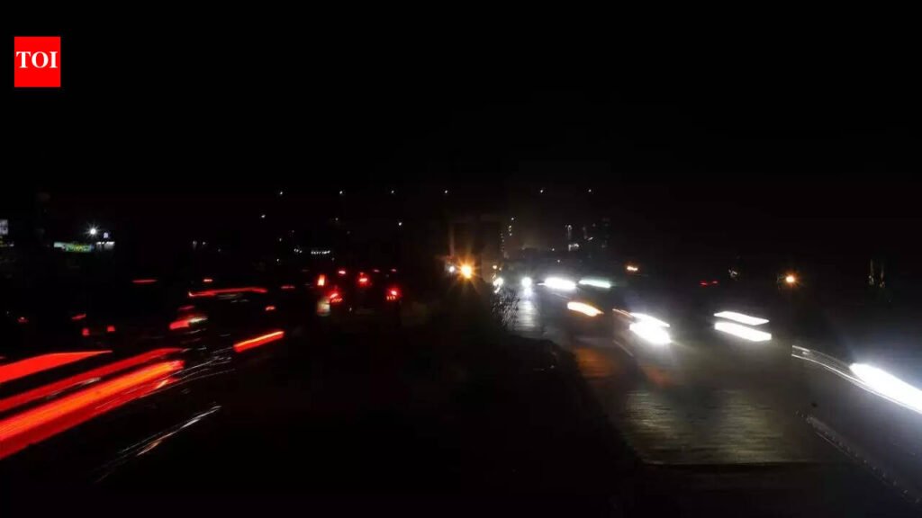 Lights on Gurgaon’s Bajghera Road defunct for a year, commuters flag safety risk | Gurgaon News