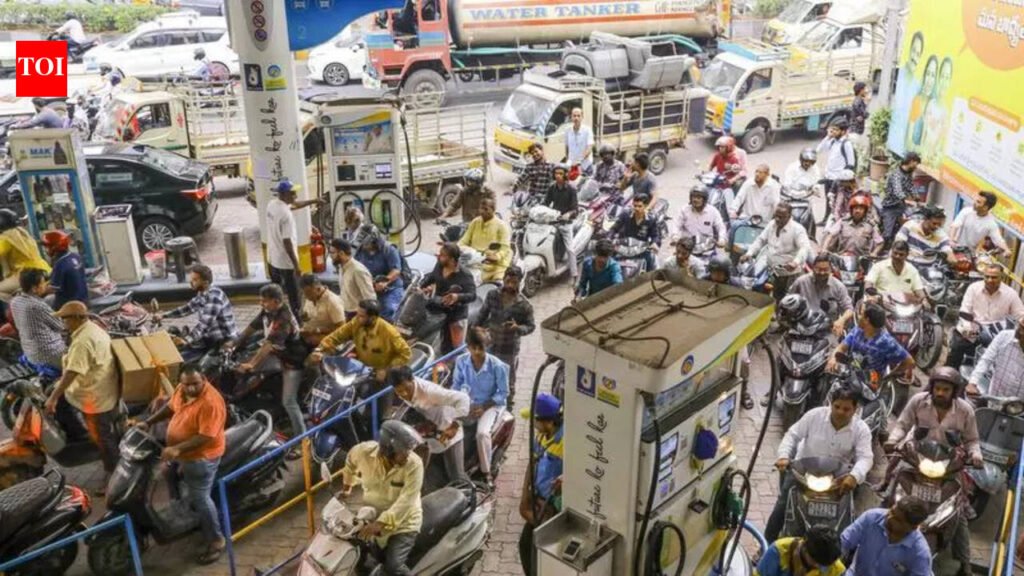 Long queues from 5am, tempers run high | Nagpur News