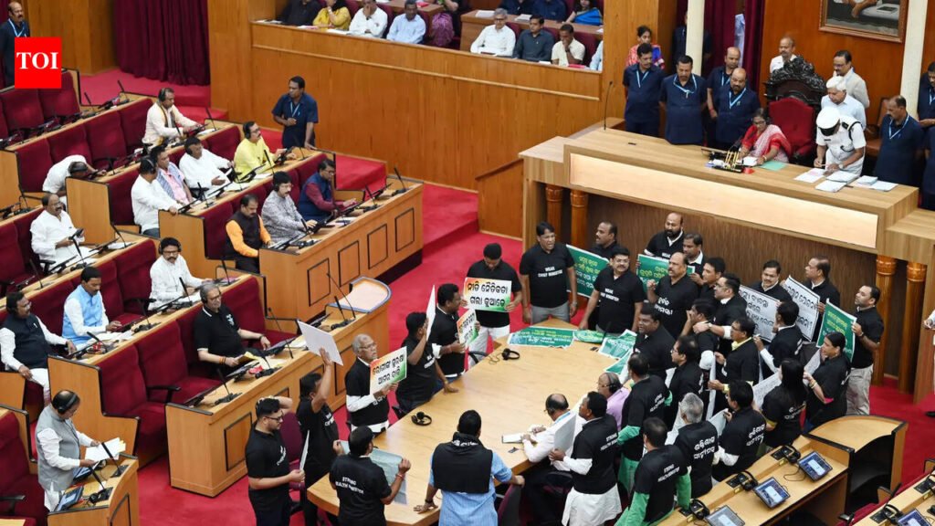 Oppn demands health min’s resignation over hosp fire | Bhubaneswar News