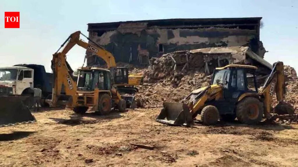 Cold storage collapse: Panel inspects site in Phaphamau | Prayagraj News