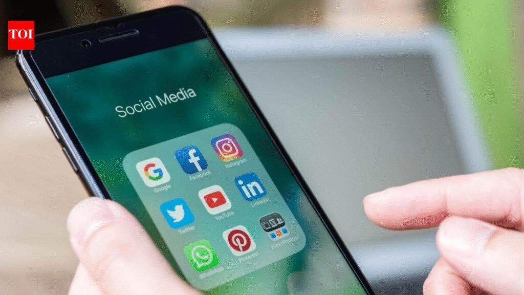 Mahrashtra forms task force to study social media impact on minors | Mumbai News