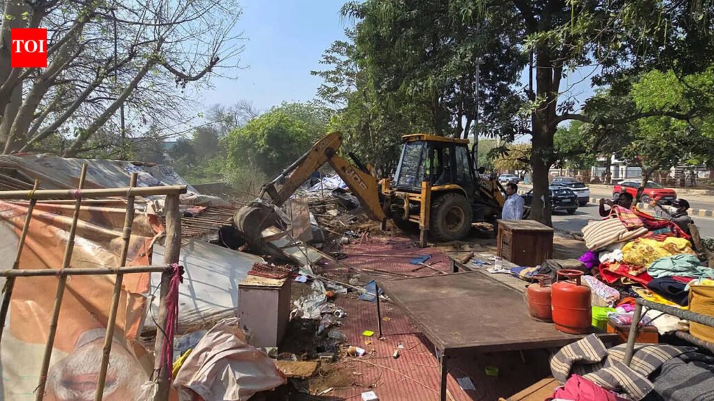 Demolition drive clears illegal shops, shanties from key Sohna Road link in Gurgaon | Gurgaon News