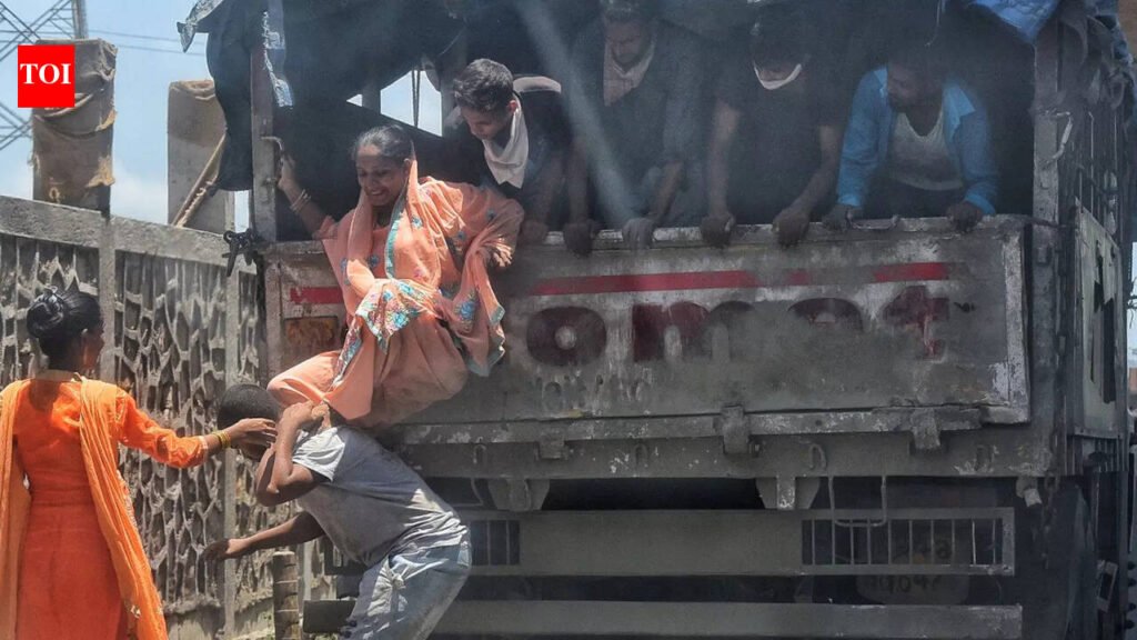 Govt plans to set up call centre for migrant workers | Patna News