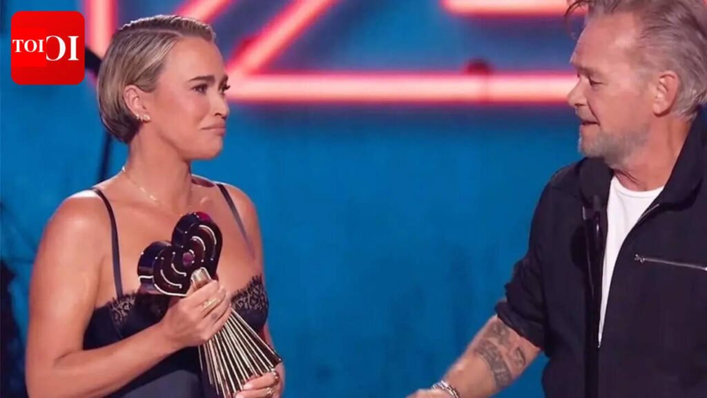 Teddi Mellencamp fights back tears presenting dad John Mellencamp with iHeartRadio Icon Award: ‘He pretty much saved my Llfe’ | English Movie News