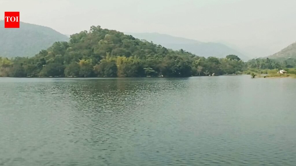 Farmers oppose move to dig wells in Vallimadurai-Varattaru reservoir to supply water to Harur municipality | Salem News