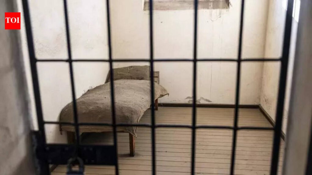 2 inmates escape from Rewari jail, held within 24 hours | Chandigarh News