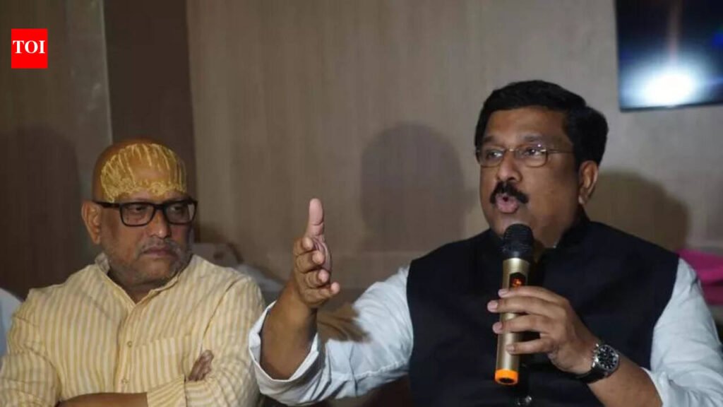 Cong slams Modi govt for ‘stand in line’ scheme | Varanasi News