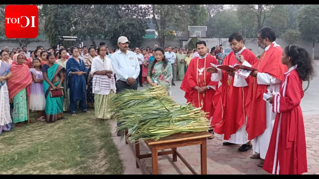 Devotees mark Palm Sunday with hymns, processions in city | Patna News