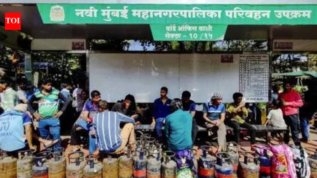 To get 19kg commercial cylinders, first apply for PNG connection, LPG dealers tell hotels and restaurants in Mumbai Metropolitan Region | Mumbai News