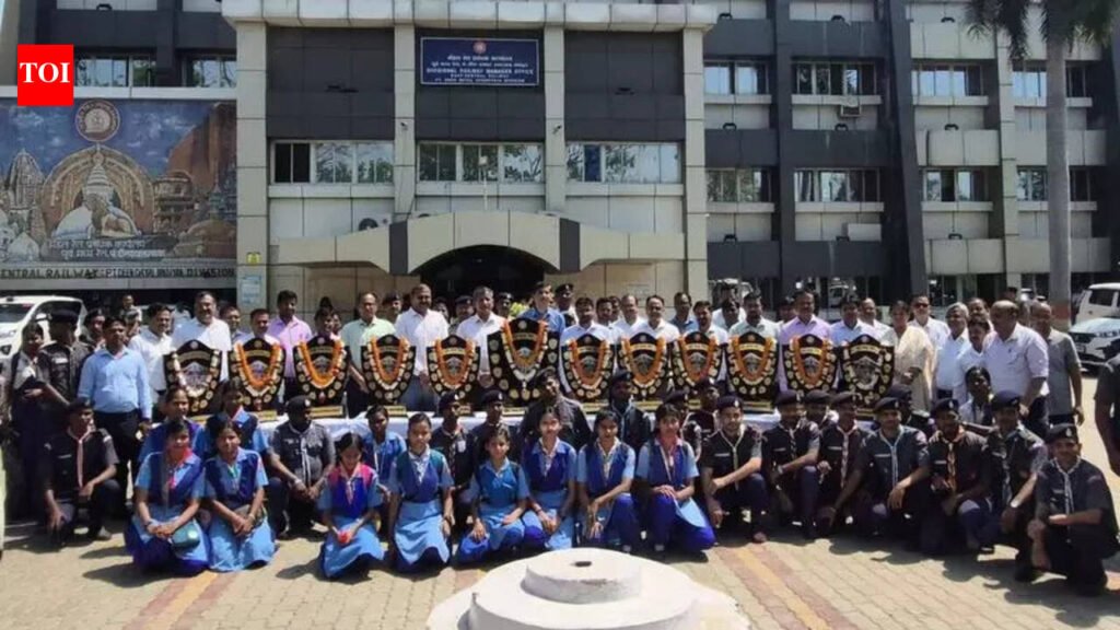 DDU division shines with 11 shields | Varanasi News