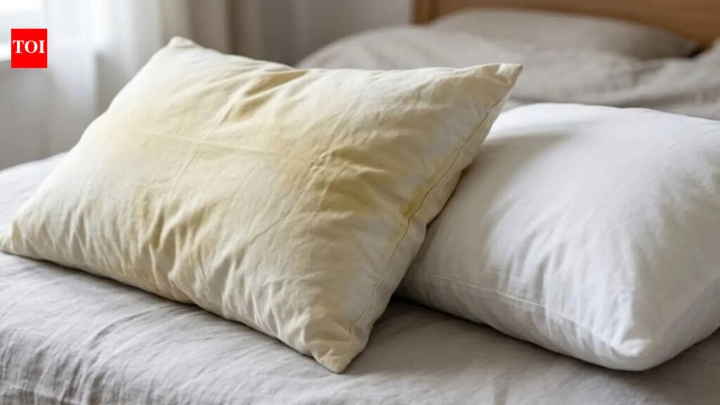 Best homemade solutions for cleaning yellow pillows |