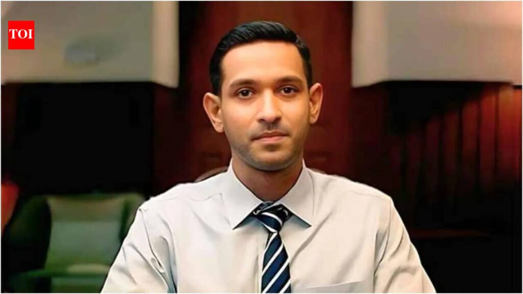 Vikrant Massey flags restaurant’s illegal service charge through SM post, deletes it later | Hindi Movie News