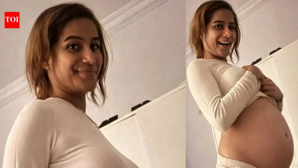 Poonam Pandey flaunts baby bump, did she announce pregnancy? Shocked netizens think it’s April fool prank or prosthetic | Hindi Movie News