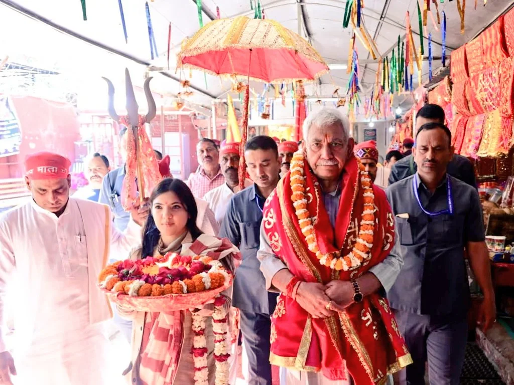 LG Manoj Sinha flags off Vaishno Devi ‘Pavitra Chhari Yatra’ in Jammu – Rising Kashmir