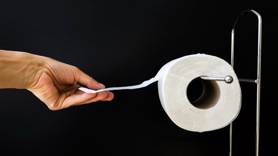 Harvard gastroenterologist warns toilet paper isn’t cleaning your bum, shares what to use instead ‘to change your life’