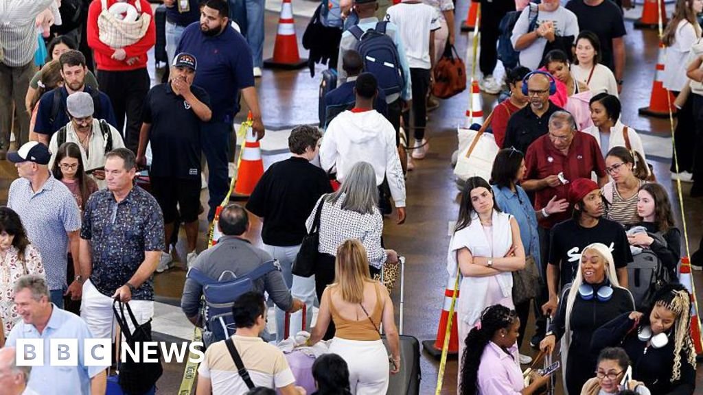 Trump orders airport security paid as travellers face hours-long queues