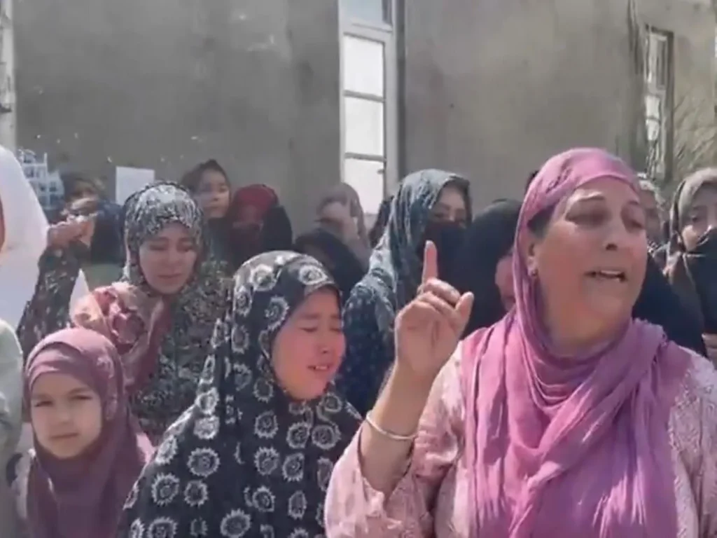 Women, children in Jammu’s Bathindi mourn Ayatollah Ali Khamenei’s death – Rising Kashmir