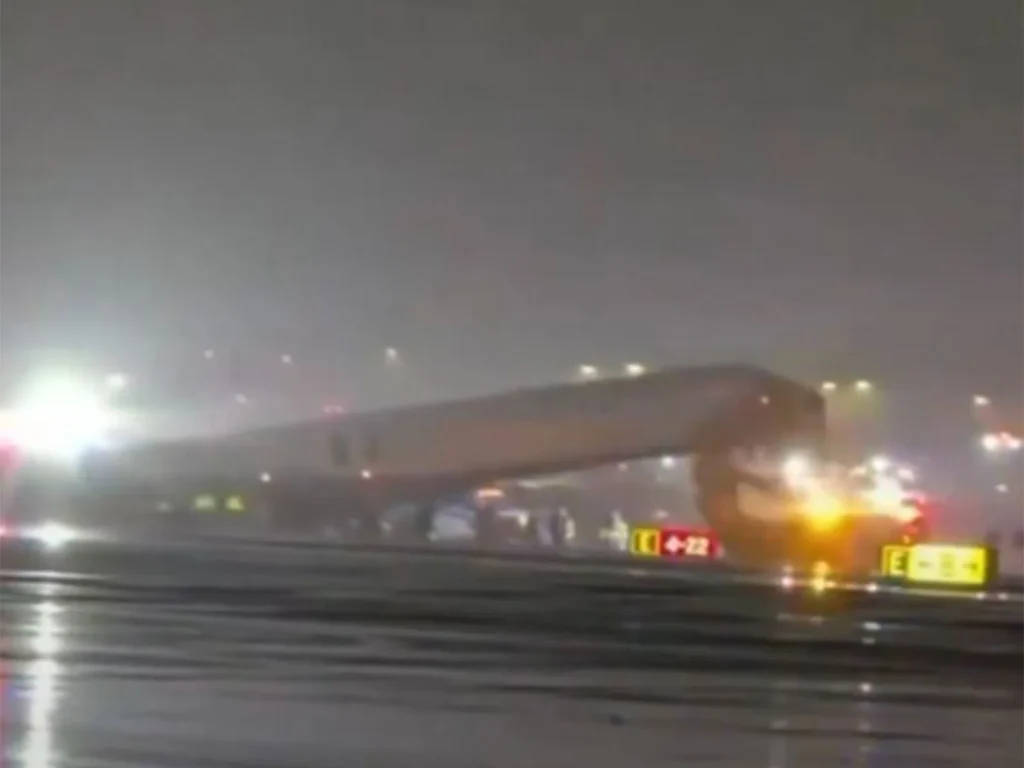 Air Canada Express plane collides with ground vehicle at New York’s La Guardia Airport – Rising Kashmir