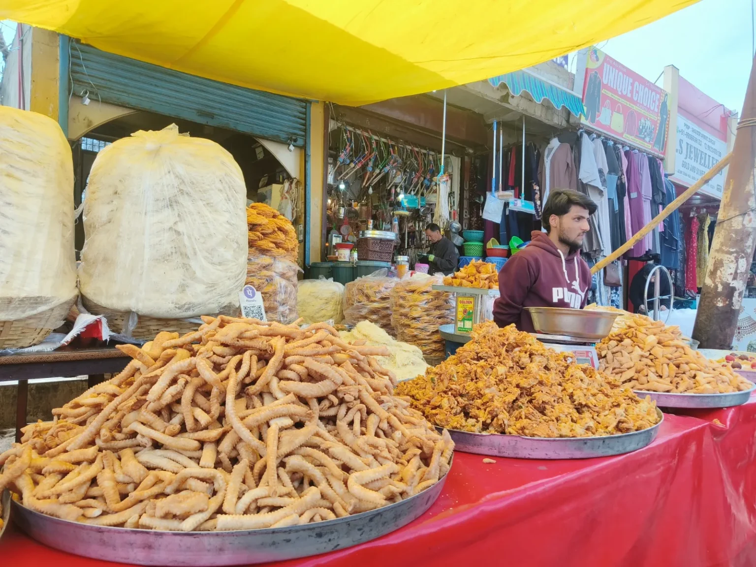 Unpacked food items in Sopore markets raise safety concerns ahead of Eid – Rising Kashmir