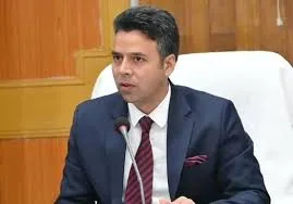 DC Anantnag directs Petrol Pump Operators, Gas Agencies to ensure seamless supply – Rising Kashmir