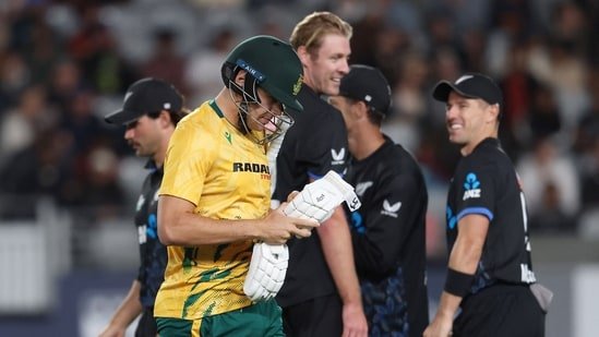 New Zealand vs South Africa T20I LIVE: New Zealand eye series win as South Africa fight to stay alive in Wellington
